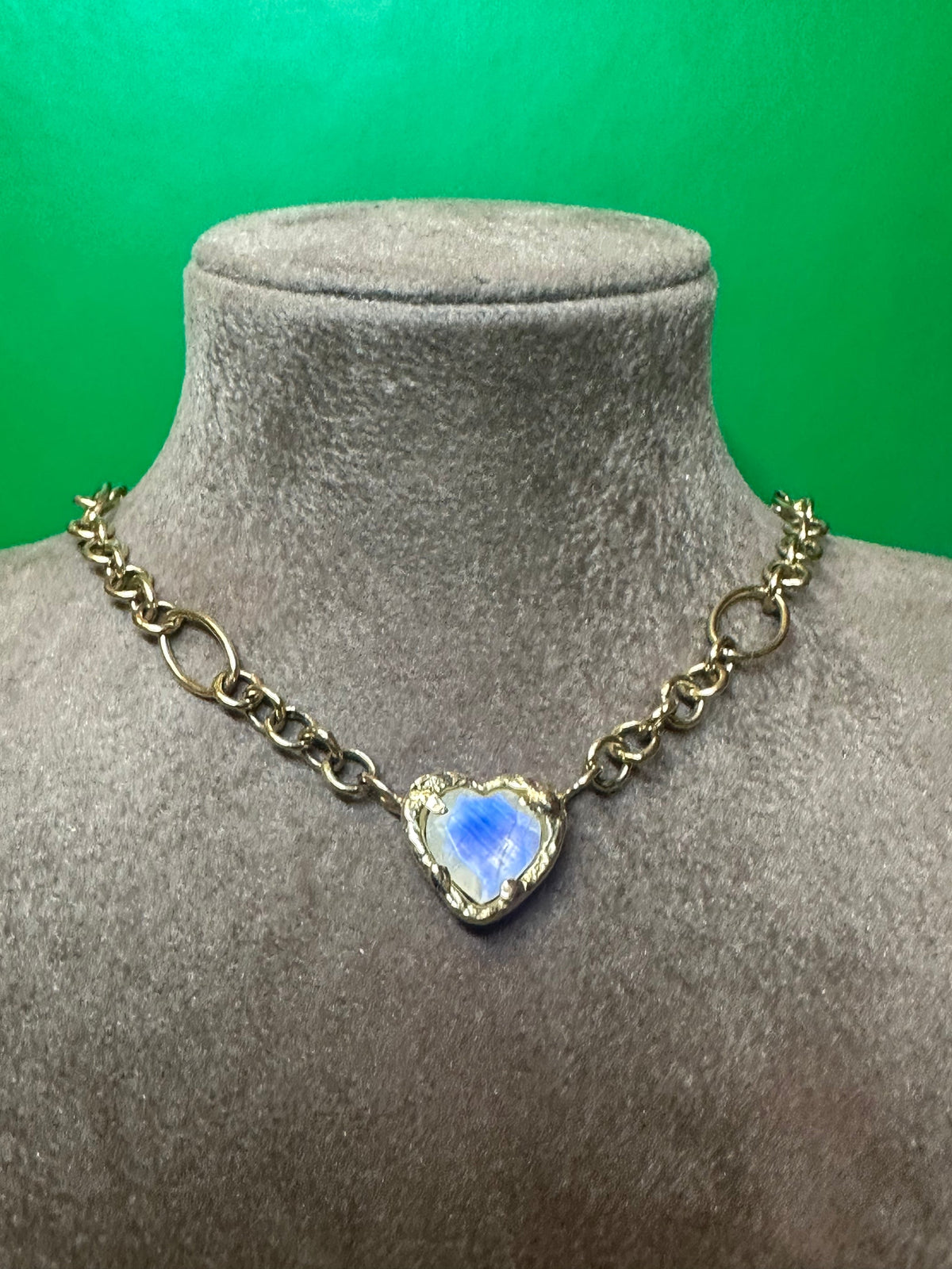 How to clean and preserve your moonstone jewellery