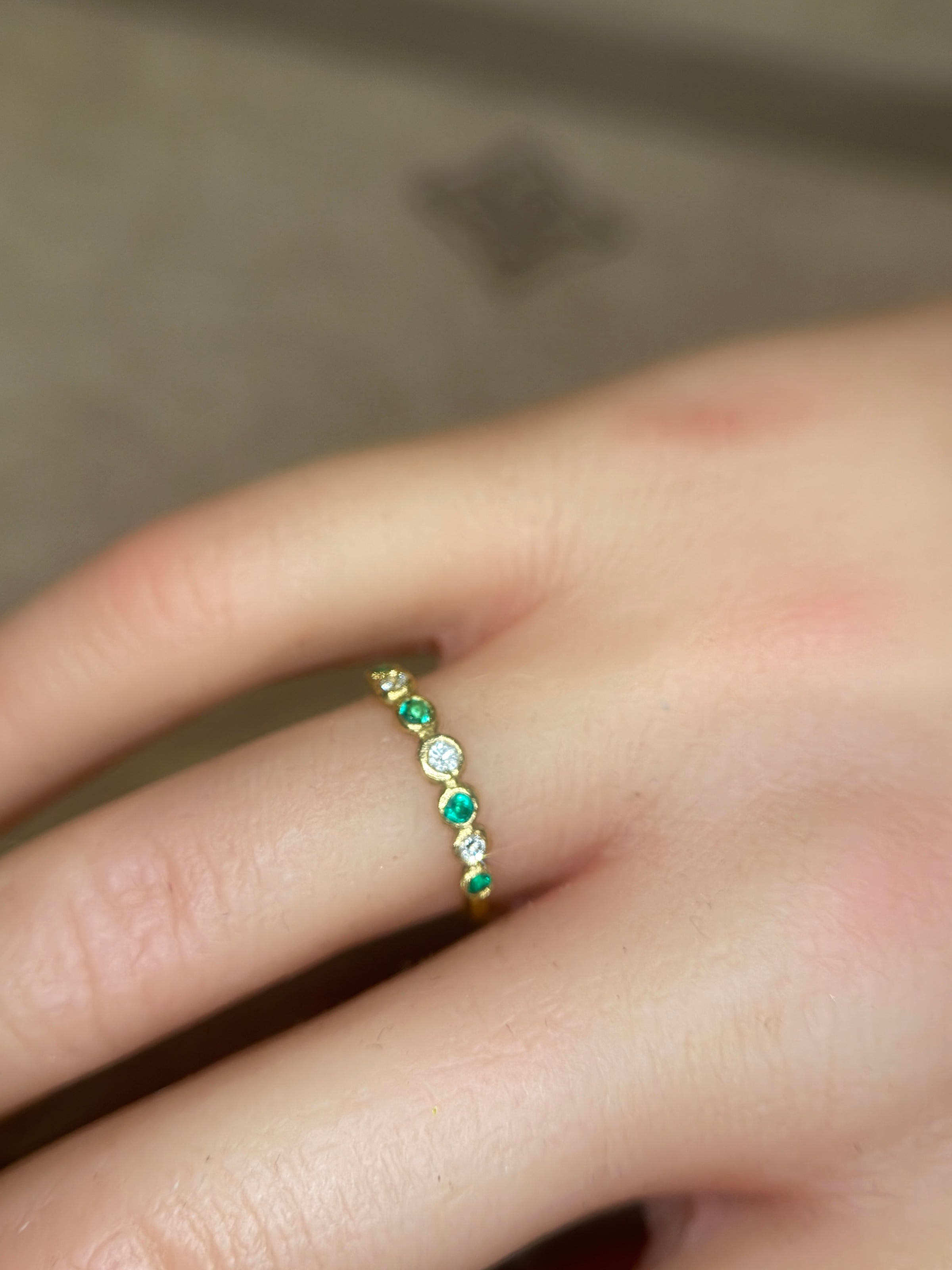 Colombian Emeralds and Diamonds Bubble Band 18 Ct Yellow Gold