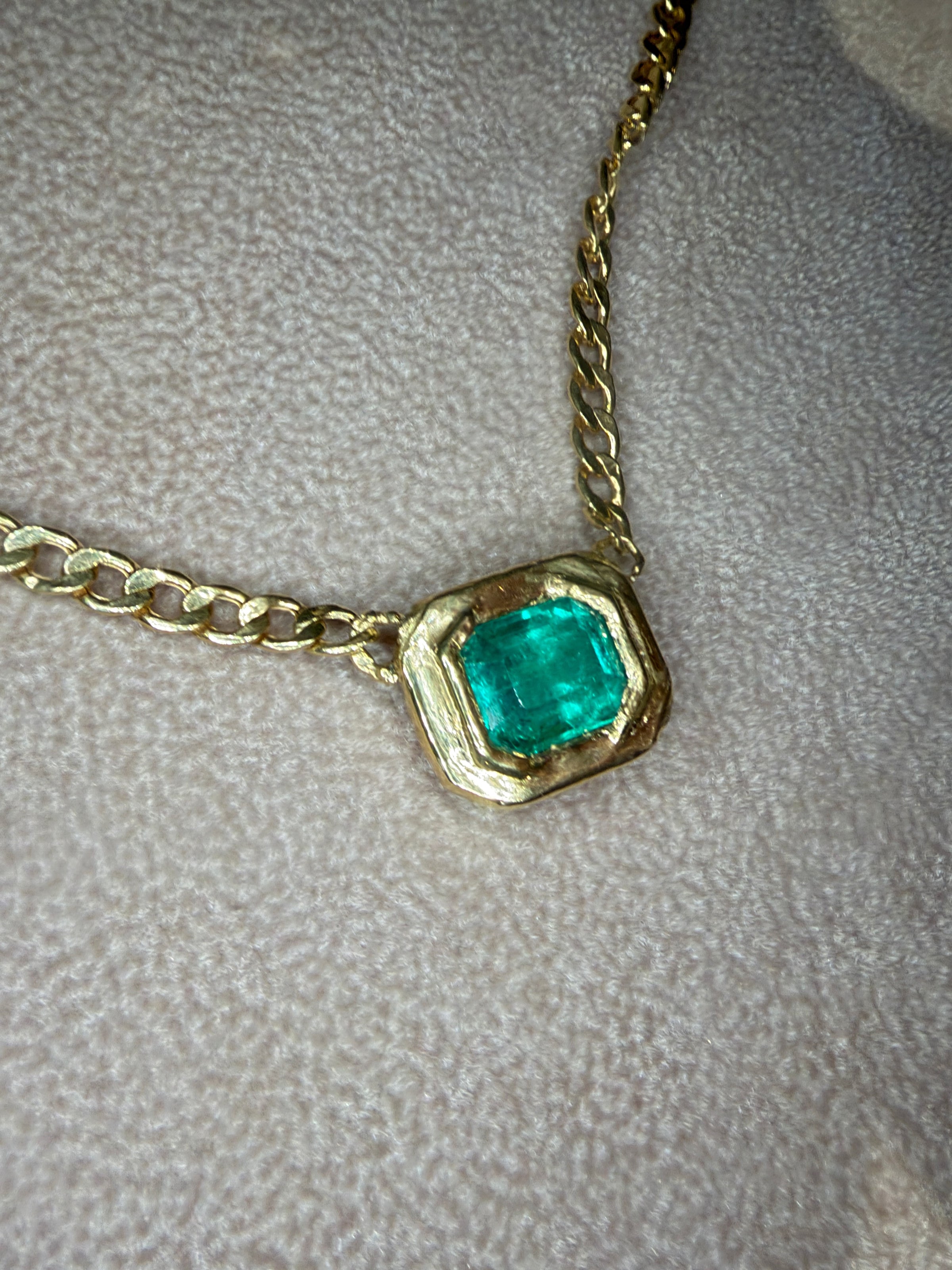GIA Certified 2.9 Cts Colombian Emerald Half Bezel Set- Cuban Links Chain necklace & choker in 18 Ct Gold