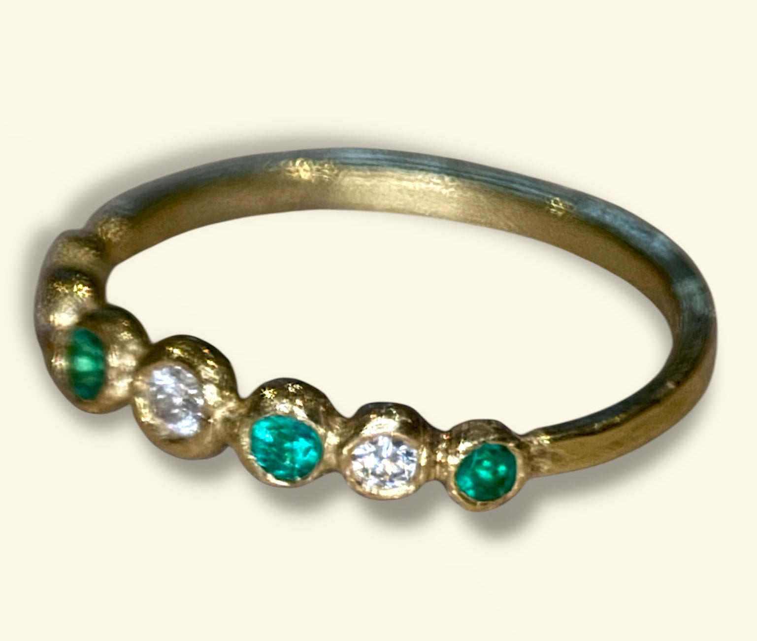 Colombian Emeralds and Diamonds Bubble Band 18 Ct Yellow Gold