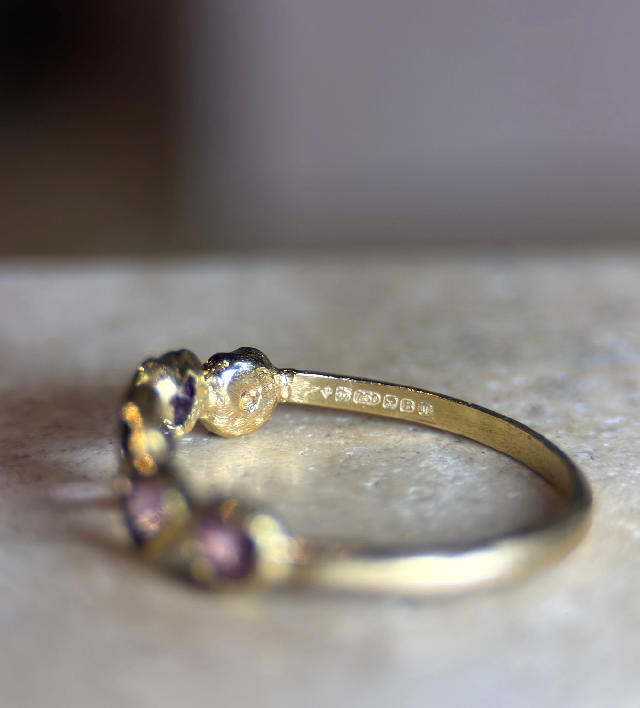 Pink Purple Sapphire Hearts Skinny Bubble Band 18 Ct Gold