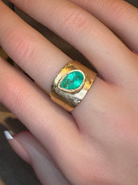 Muzo Colombian Emerald 1.6 Ct Certified Cigar Ring