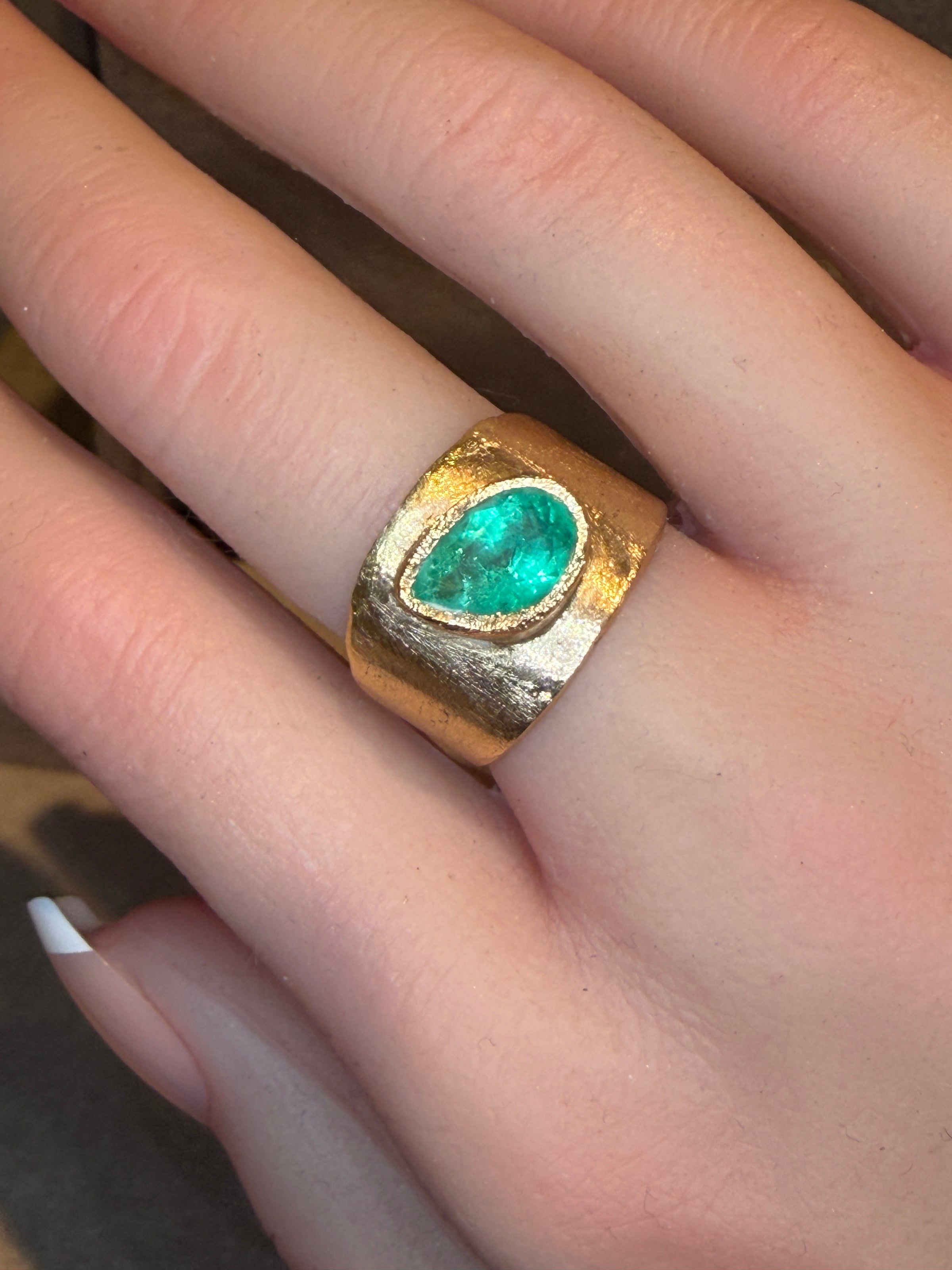 Muzo Colombian Emerald 1.6 Ct Certified Cigar Ring
