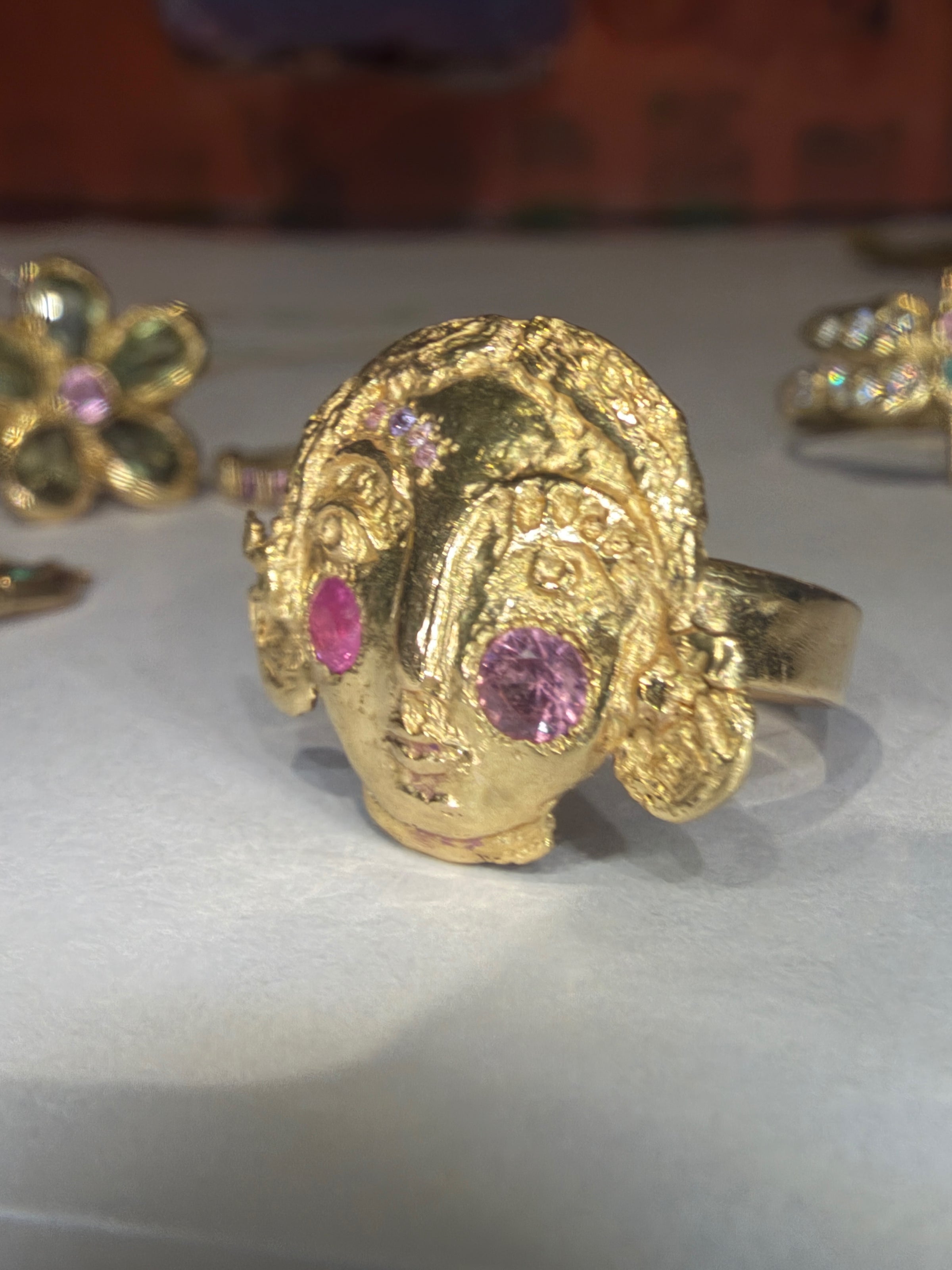 Lady in Love One Of A Kind 18 ct Gold Ring