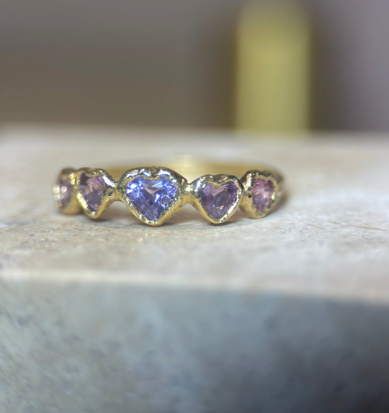 Pink Purple Sapphire Hearts Skinny Bubble Band 18 Ct Gold