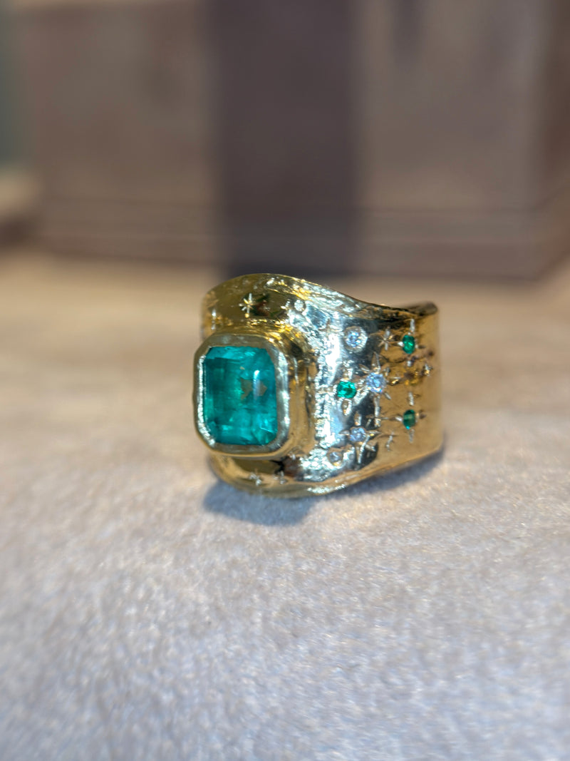 “Esmeralda” Colombian Emerald Cigar Ring Band GIA certified 1.48 Cts with Emeralds and Diamonds