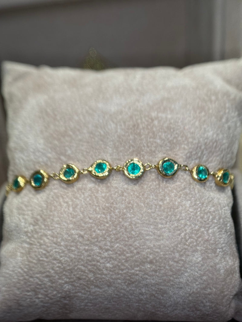 Emerald Bezel Pebbles Tennis Bracelet 18 Ct Gold