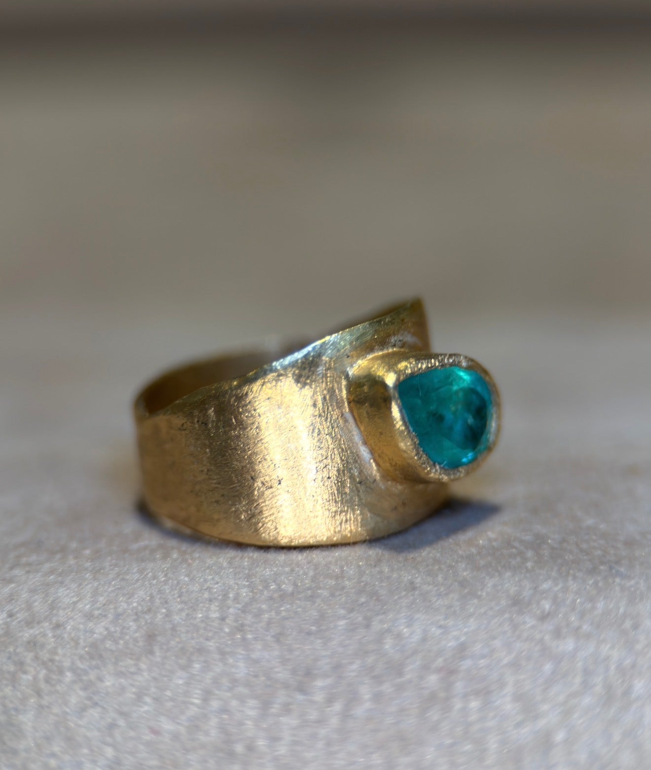 Muzo Colombian Emerald 1.6 Ct Certified Cigar Ring