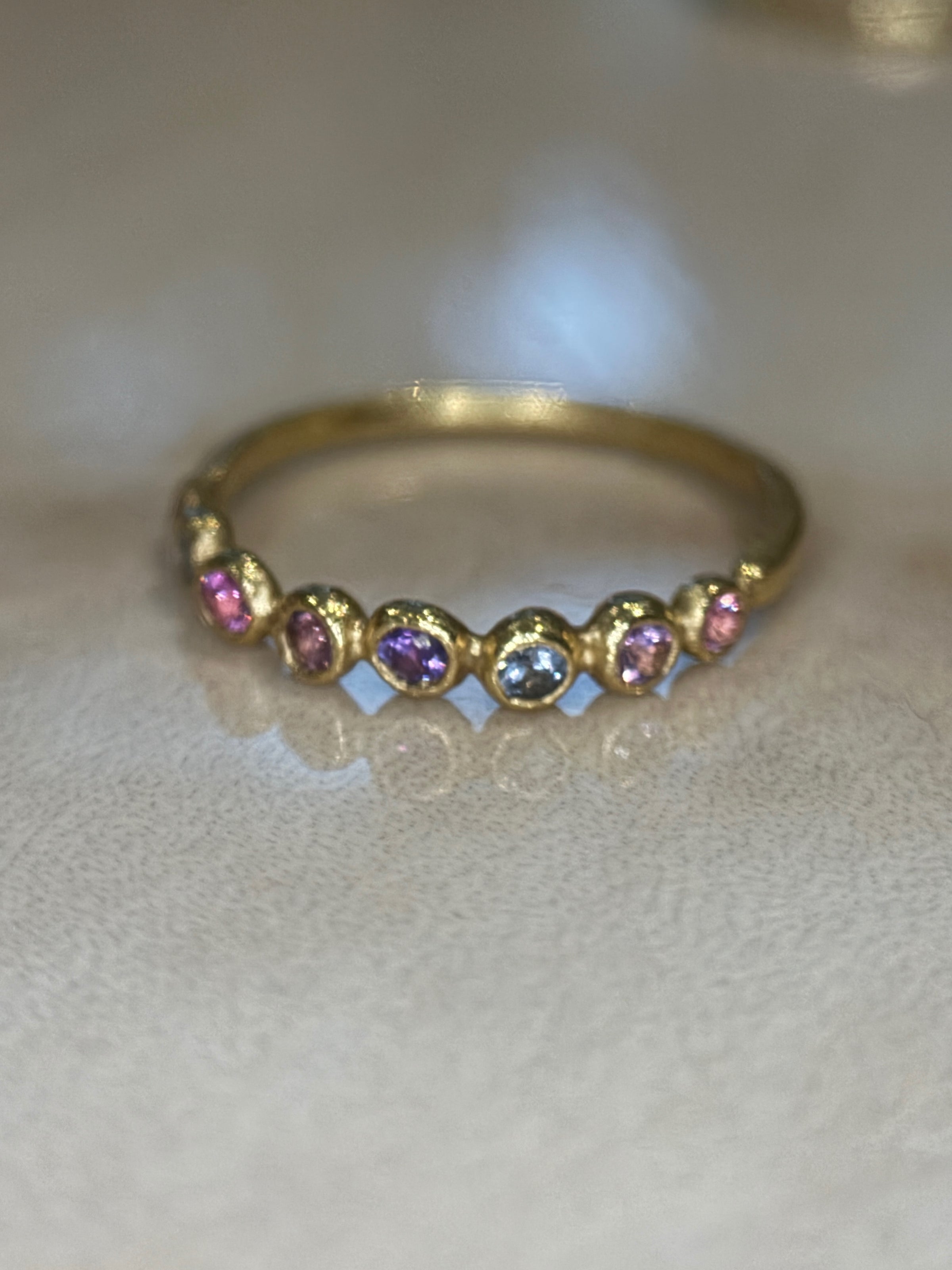 Purple Pastel Pink Purple Sapphires Bubble Band 18 Ct Yellow Gold