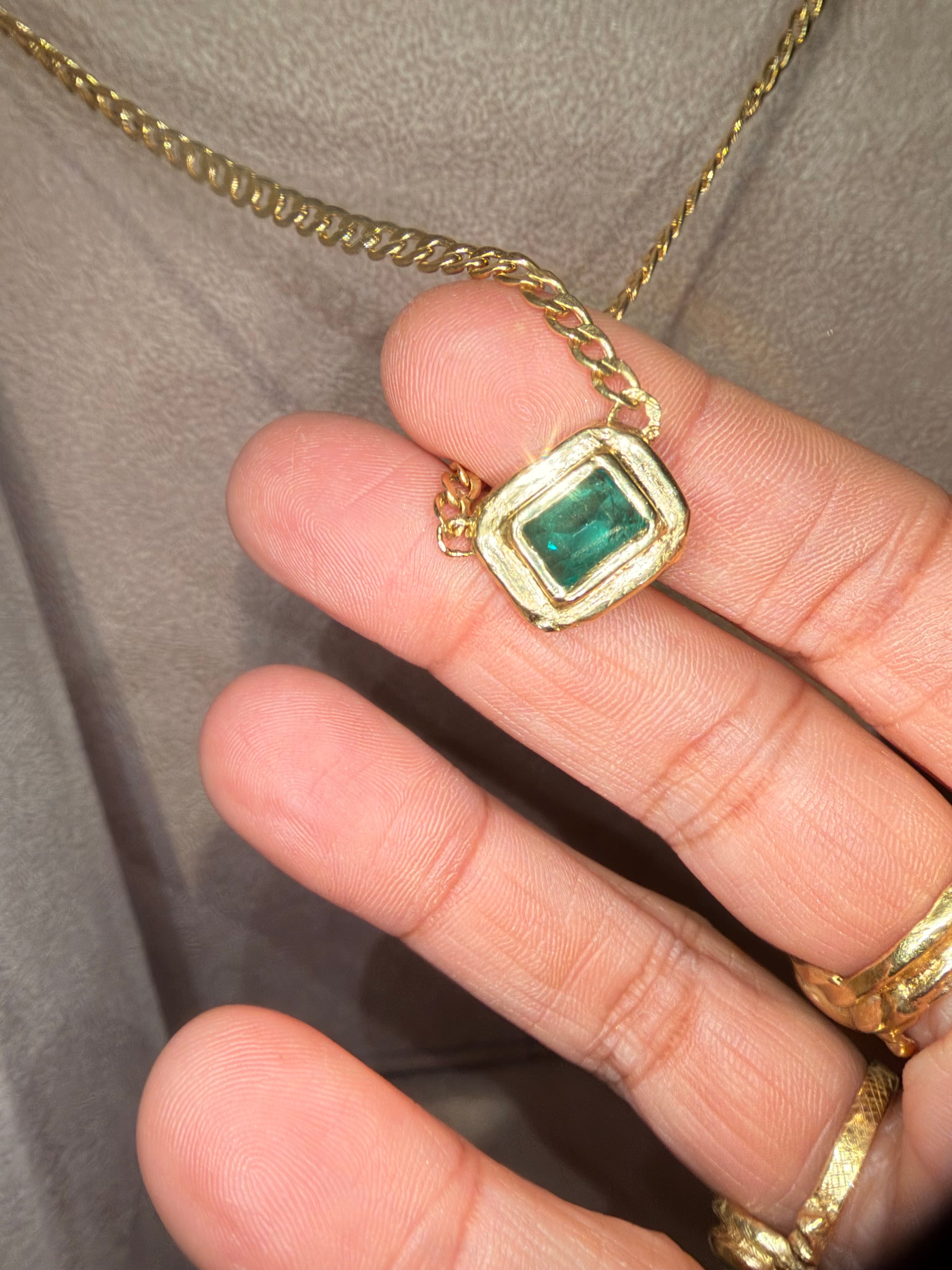 GIA Certified 2.9 Cts Colombian Emerald Half Bezel Set- Cuban Links Chain necklace & choker in 18 Ct Gold