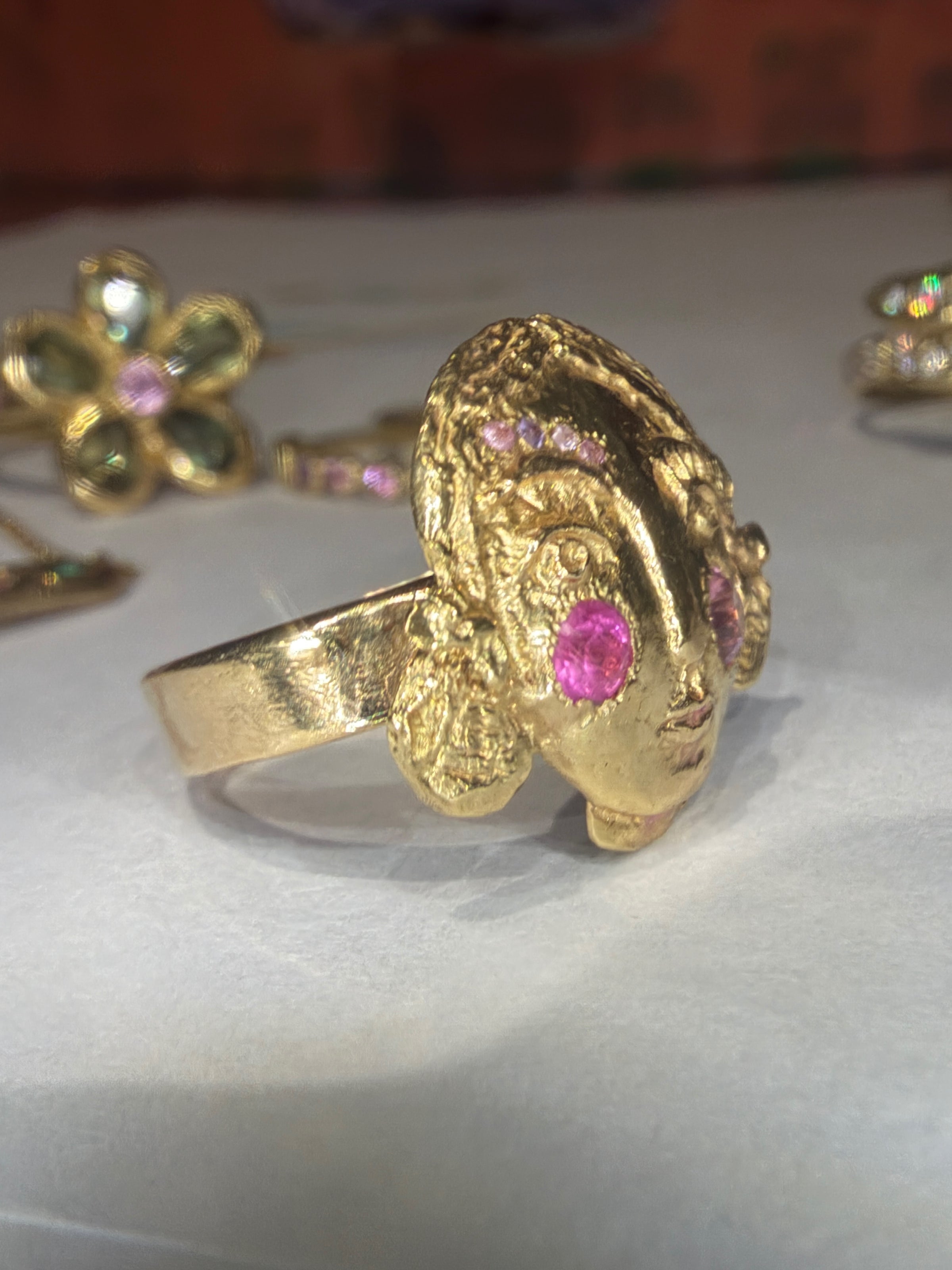 Lady in Love One Of A Kind 18 ct Gold Ring