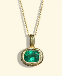 2.24 Cts Emerald Cushion Cut 18 Ct Gold (Unisex)