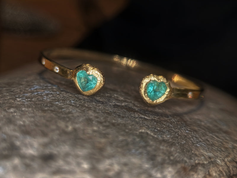 1.35 Cts Emerald Hearts Toi & Moi Love Bracelet Bangle 18 Ct Gold