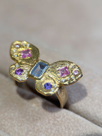 Pastel Butterfly Queen Sapphires and Diamonds Cocktail Ring 18 Ct Gold