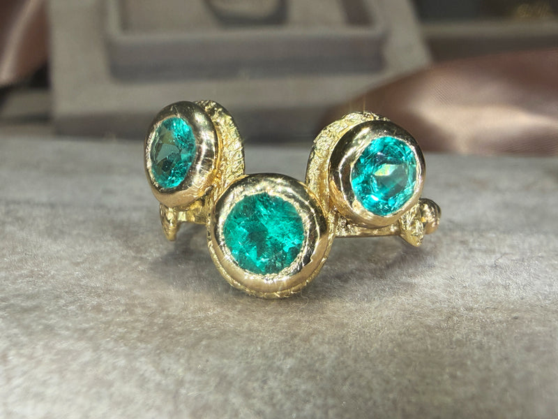 Three Colombian Emeralds Snake Ring 18 Ct Yellow Gold