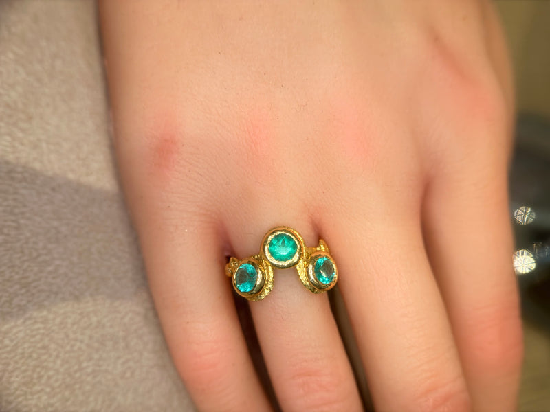 Three Colombian Emeralds Snake Ring 18 Ct Yellow Gold
