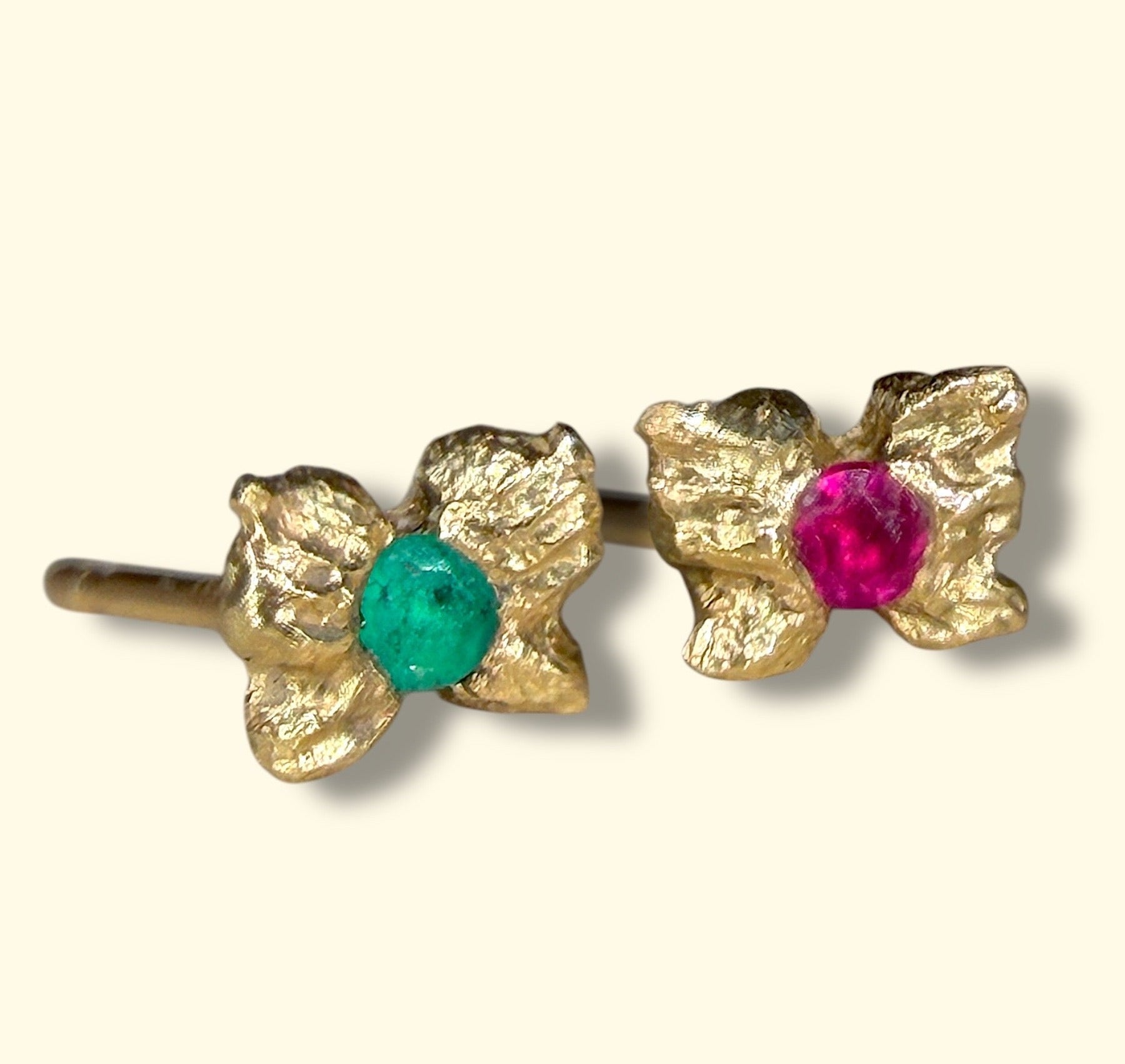 Microsculpted Colombian Emerald and Ruby Mini Studs in 18 Ct Yellow Gold (Pair)