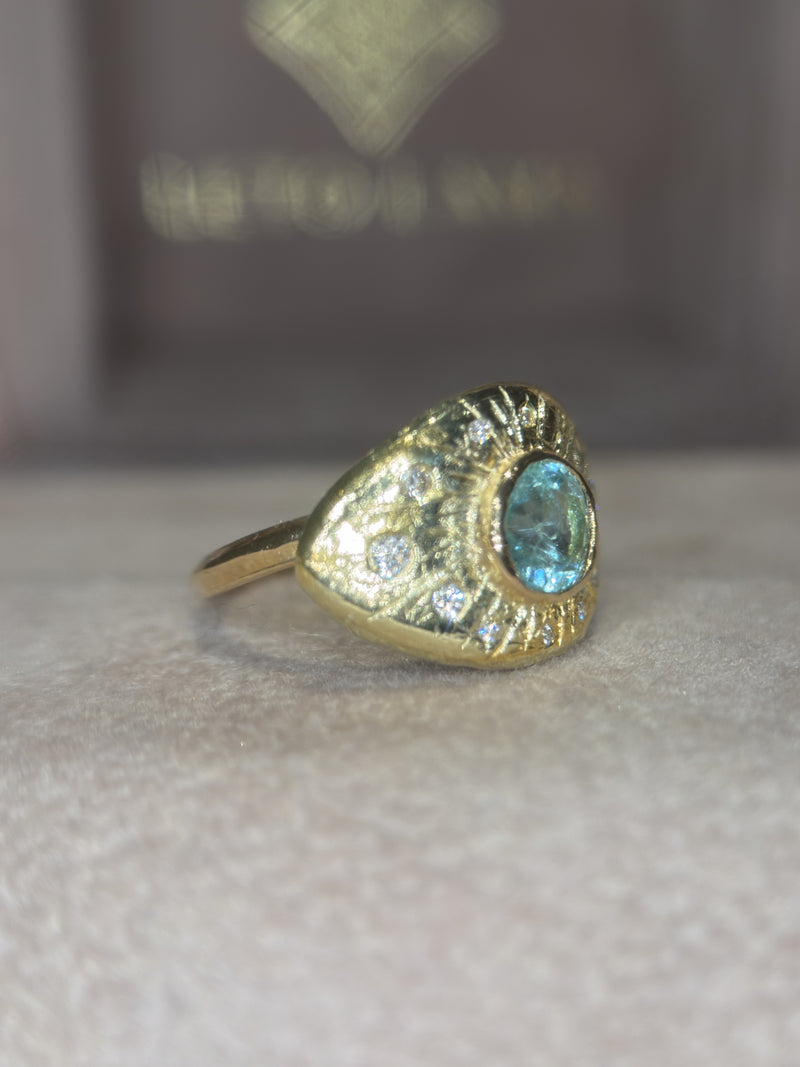 1 Cts Paraiba Eye Ring with Diamonds 18 Ct Gold