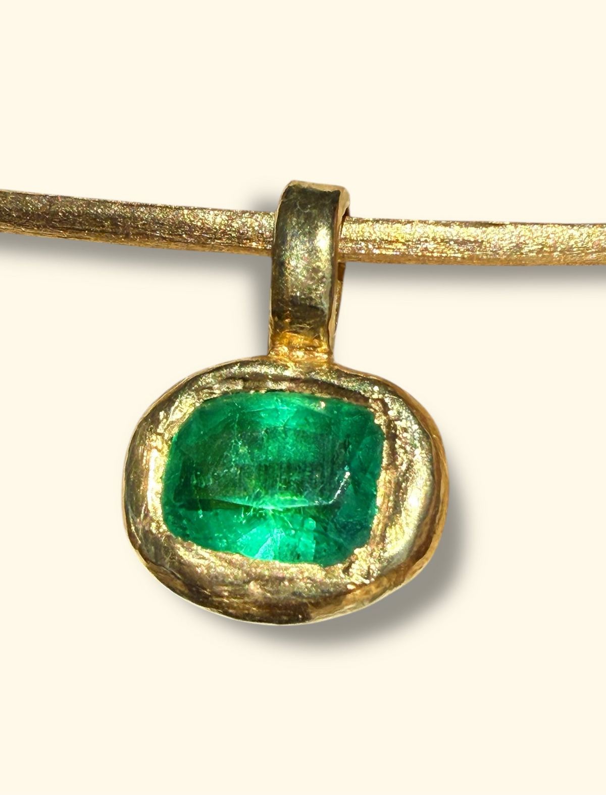 2.24 Cts Zambia Emerald Cushion Cut Pendant 18 Ct Gold