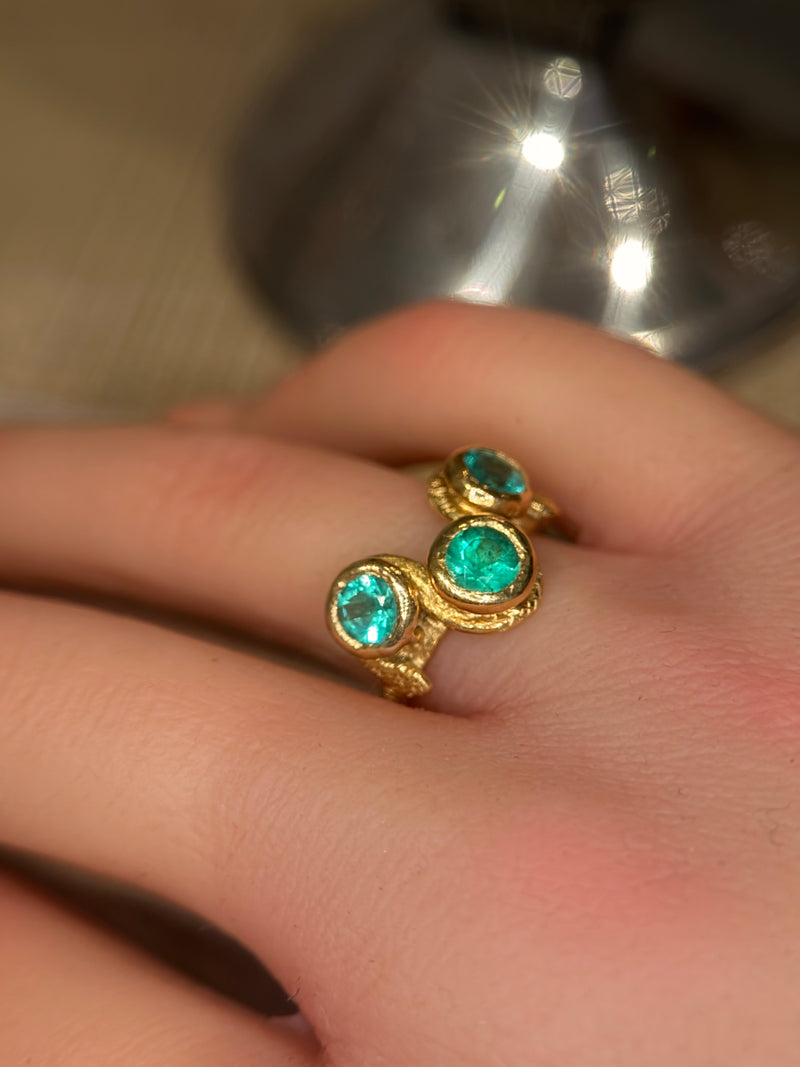Three Colombian Emeralds Snake Ring 18 Ct Yellow Gold
