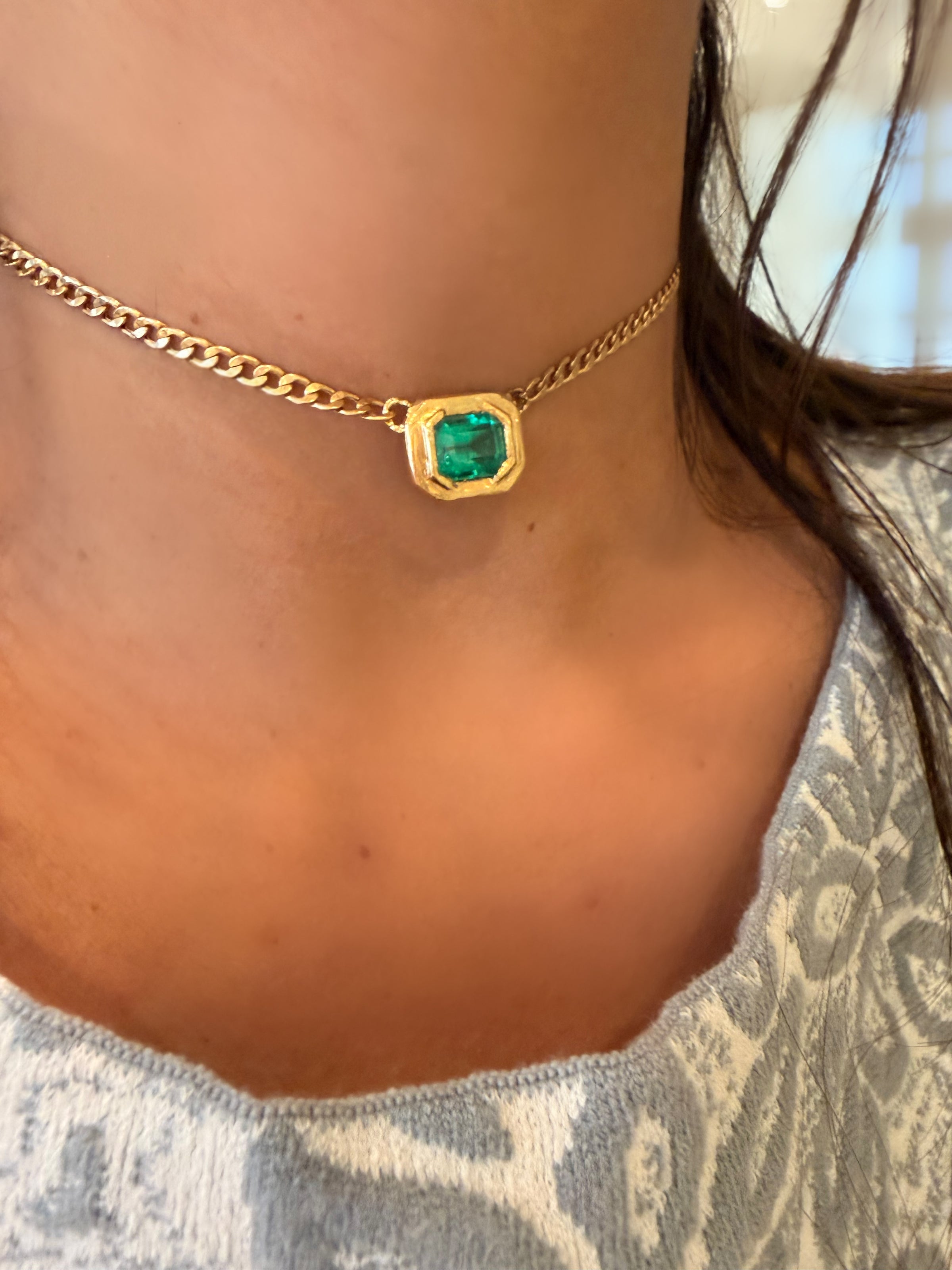 GIA Certified 2.9 Cts Colombian Emerald Half Bezel Set- Cuban Links Chain necklace & choker in 18 Ct Gold