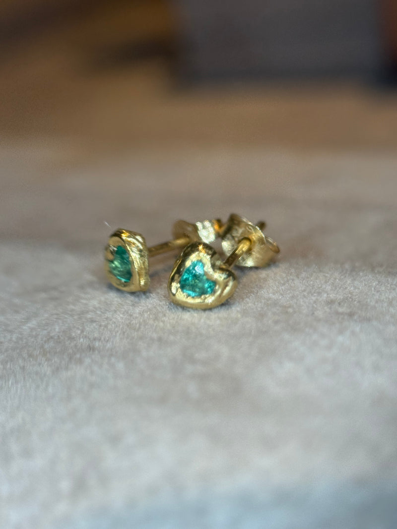 Bezel Set Wobbly Baby Mini Emerald Heart Studs 18 Ct Gold (Pair)