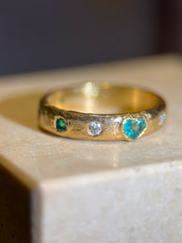 Emeralds and Diamonds All Around Band 18 Ct Yellow Gold