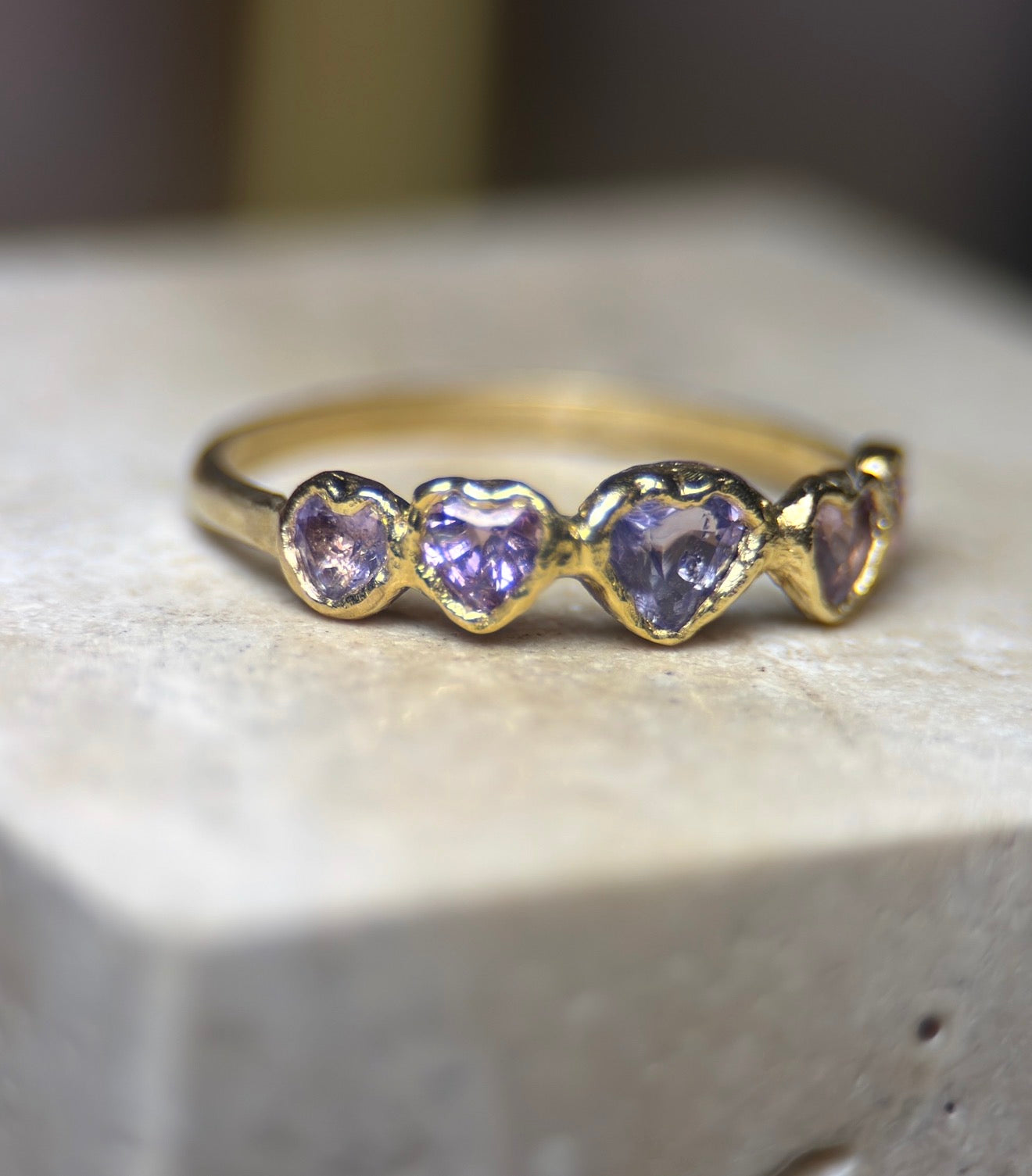Pink Purple Sapphire Hearts Skinny Bubble Band 18 Ct Gold