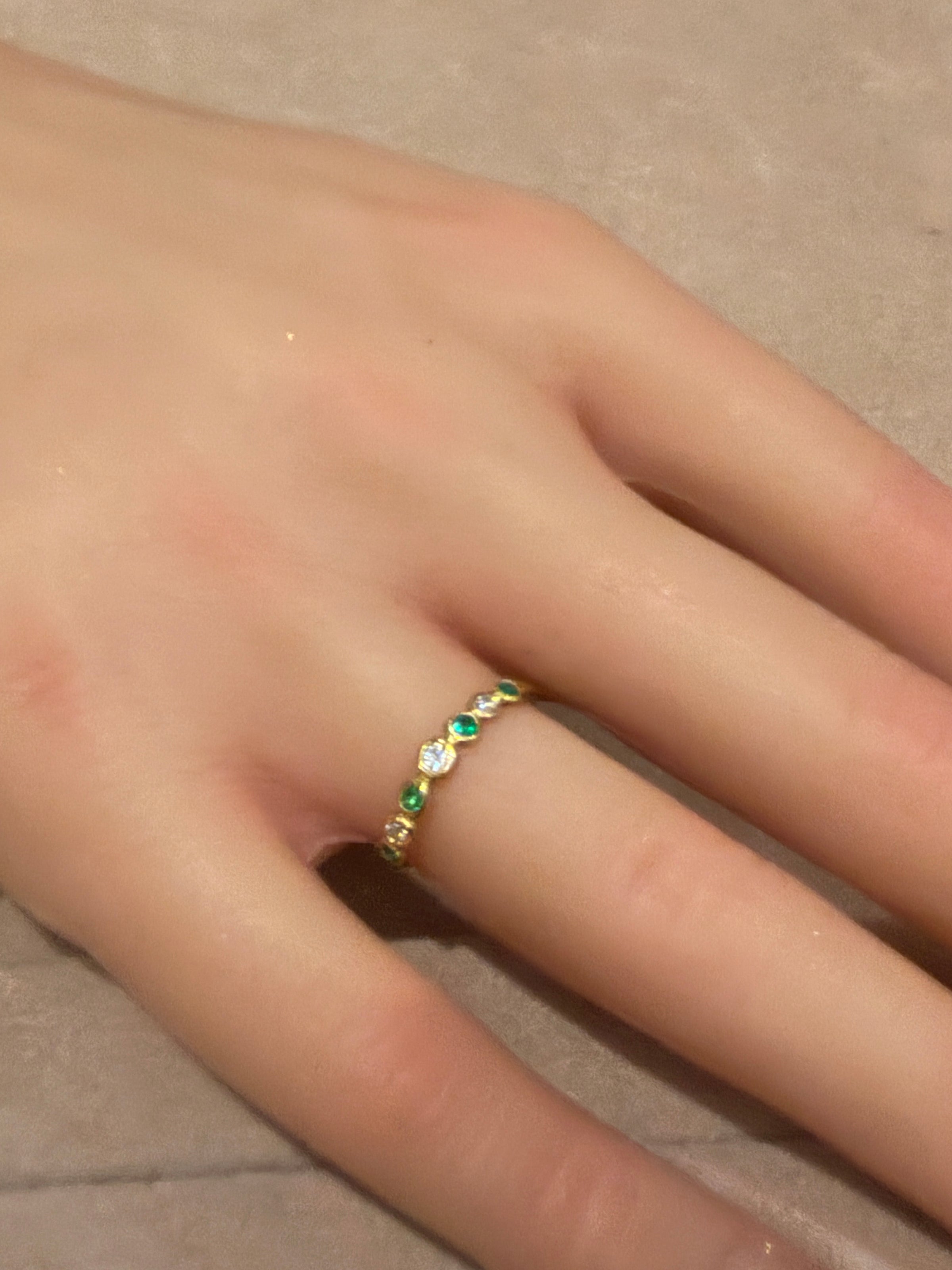 Colombian Emeralds and Diamonds Bubble Band 18 Ct Yellow Gold