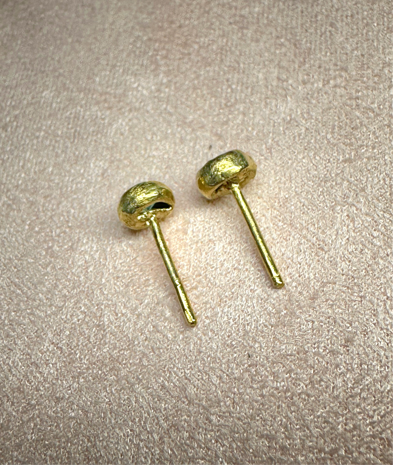 Emerald Bezel Round Studs 18 Ct Gold (Pair)