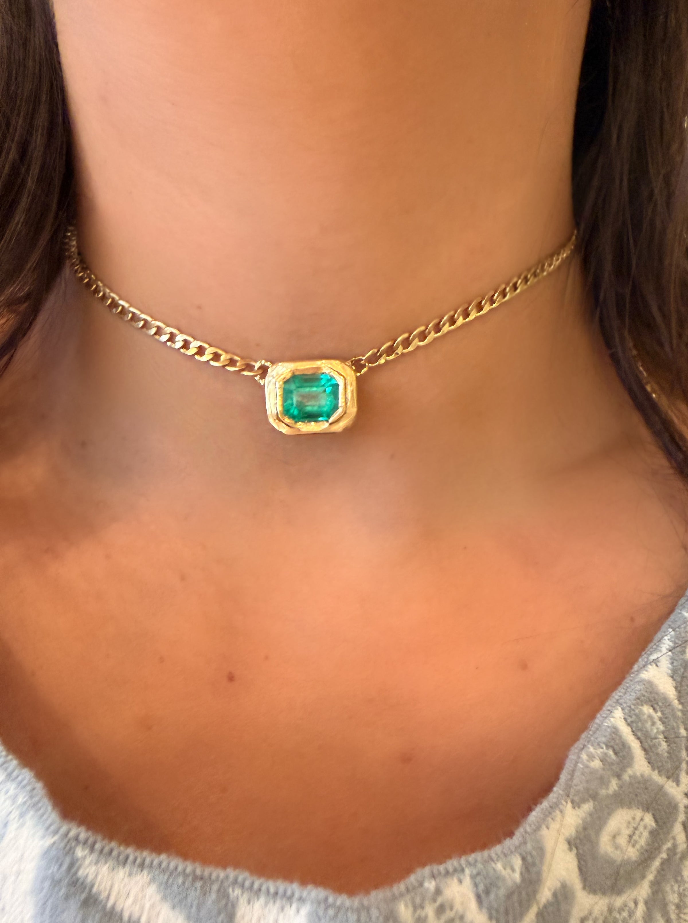GIA Certified 2.9 Cts Colombian Emerald Half Bezel Set- Cuban Links Chain necklace & choker in 18 Ct Gold