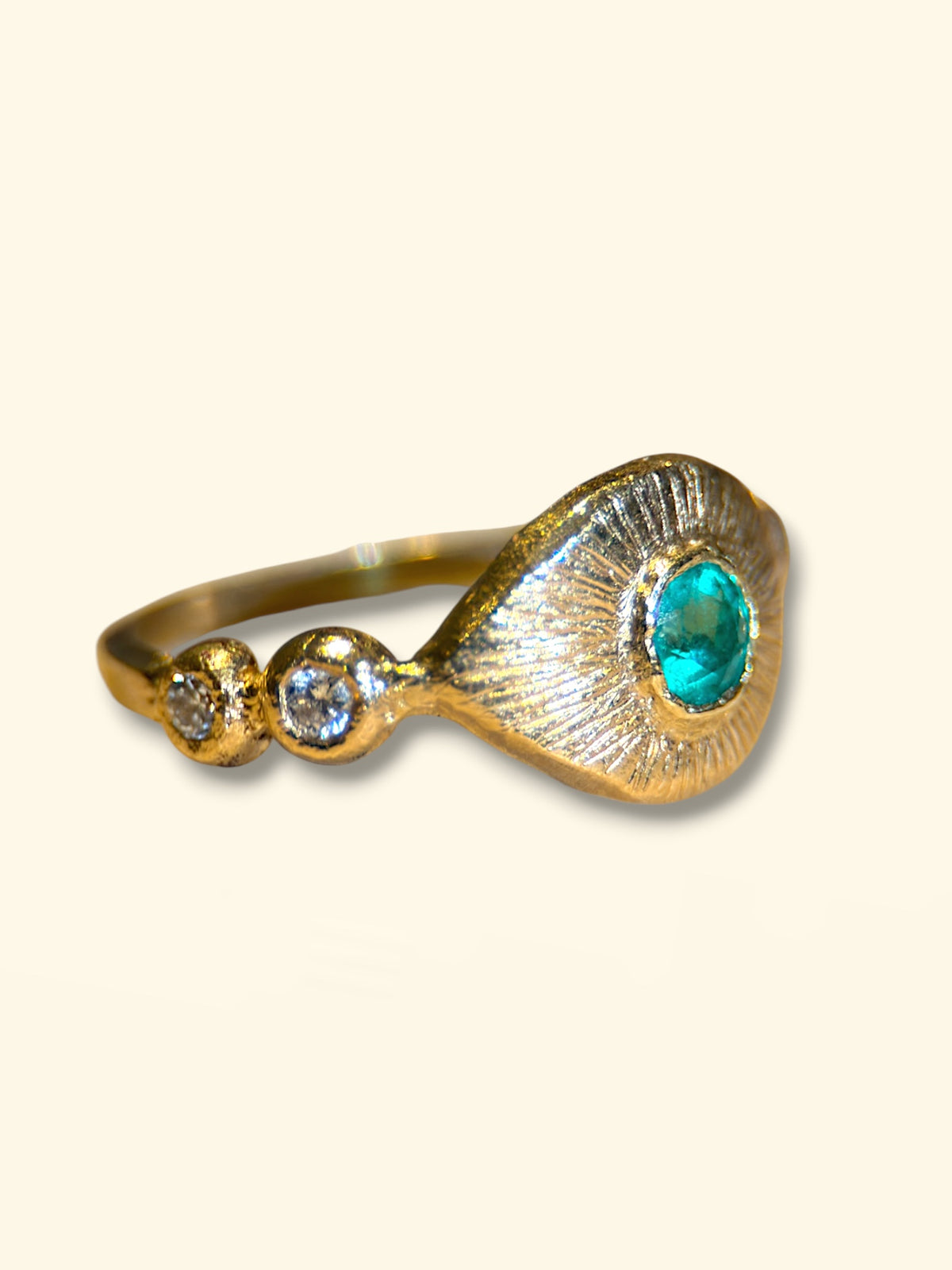 Colombian Emerald Eye Ring with Diamonds 18 Ct Yellow Gold