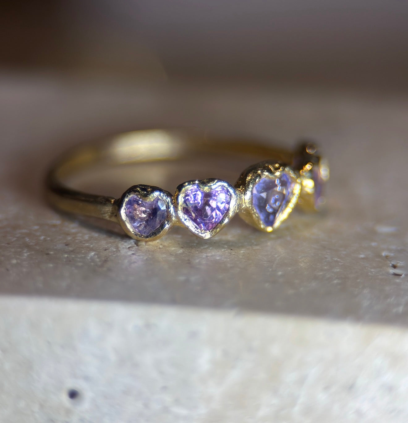 Pink Purple Sapphire Hearts Skinny Bubble Band 18 Ct Gold