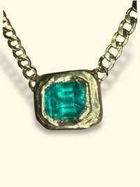 GIA Certified 2.9 Cts Colombian Emerald Half Bezel Set- Cuban Links Chain necklace & choker in 18 Ct Gold