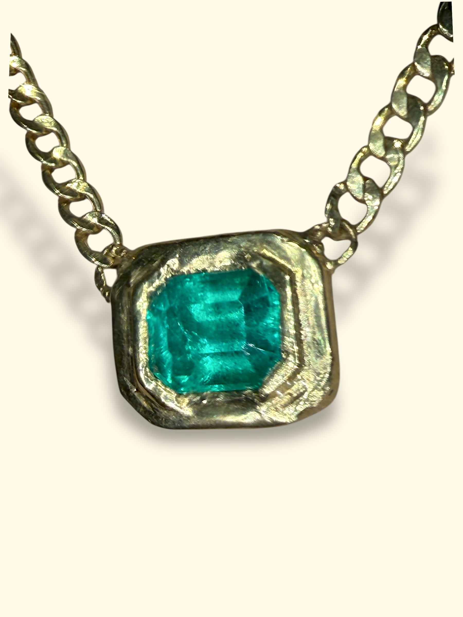 GIA Certified 2.9 Cts Colombian Emerald Half Bezel Set- Cuban Links Chain necklace & choker in 18 Ct Gold