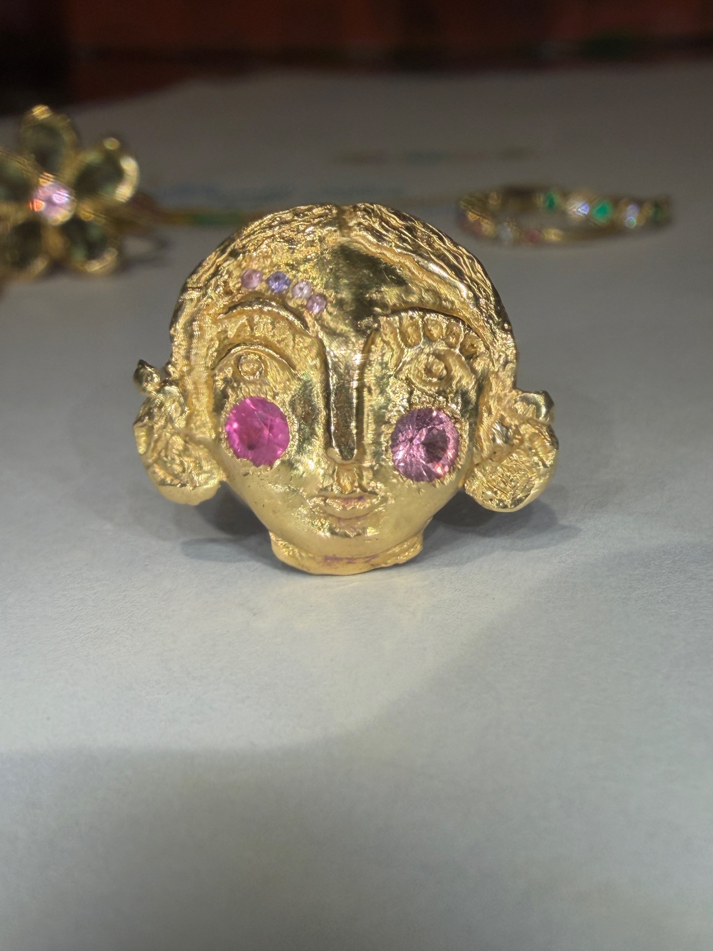 Lady in Love One Of A Kind 18 ct Gold Ring