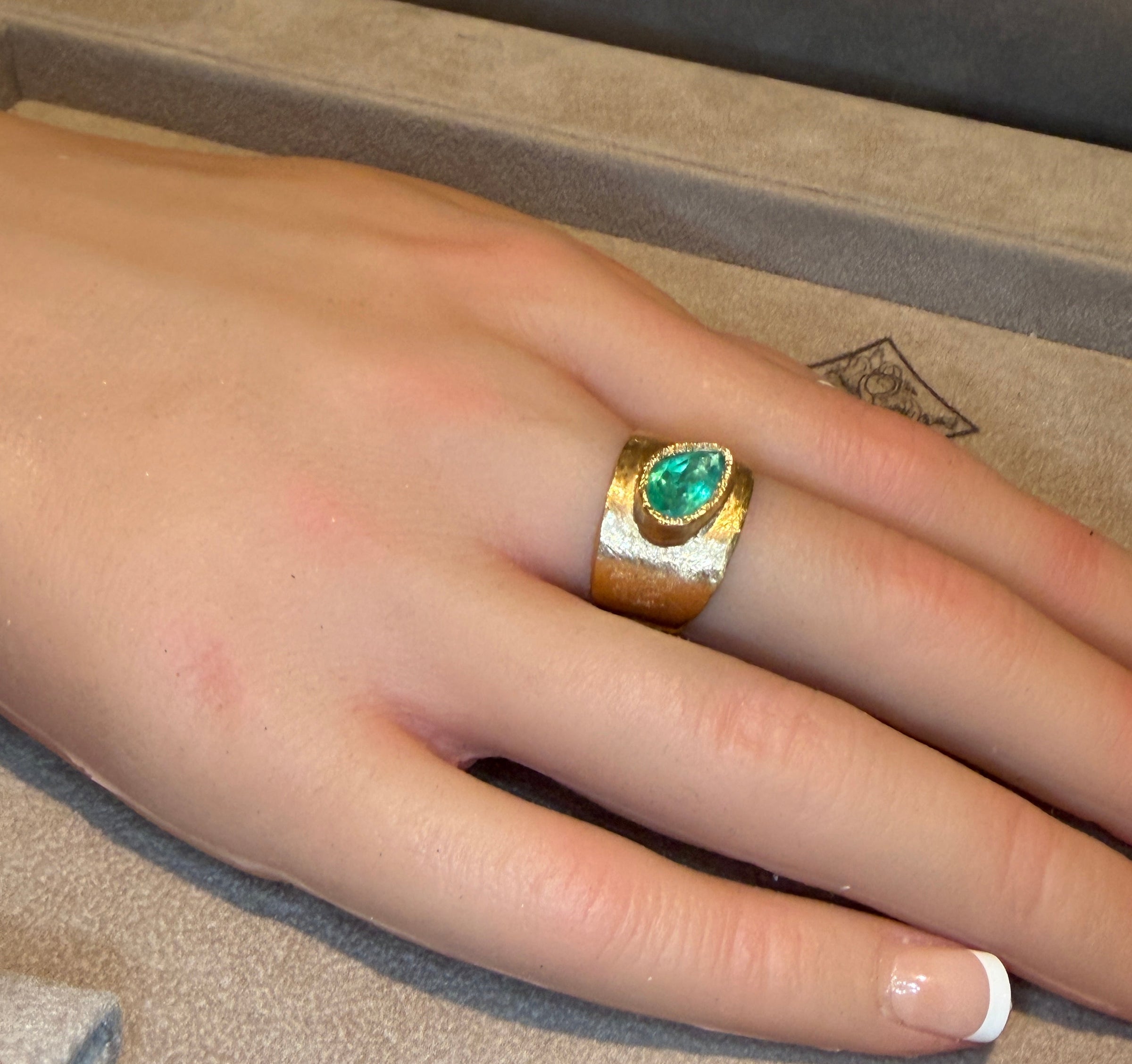Muzo Colombian Emerald 1.6 Ct Certified Cigar Ring