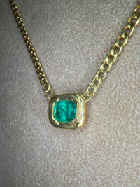 GIA Certified 2.9 Cts Colombian Emerald Half Bezel Set- Cuban Links Chain necklace & choker in 18 Ct Gold