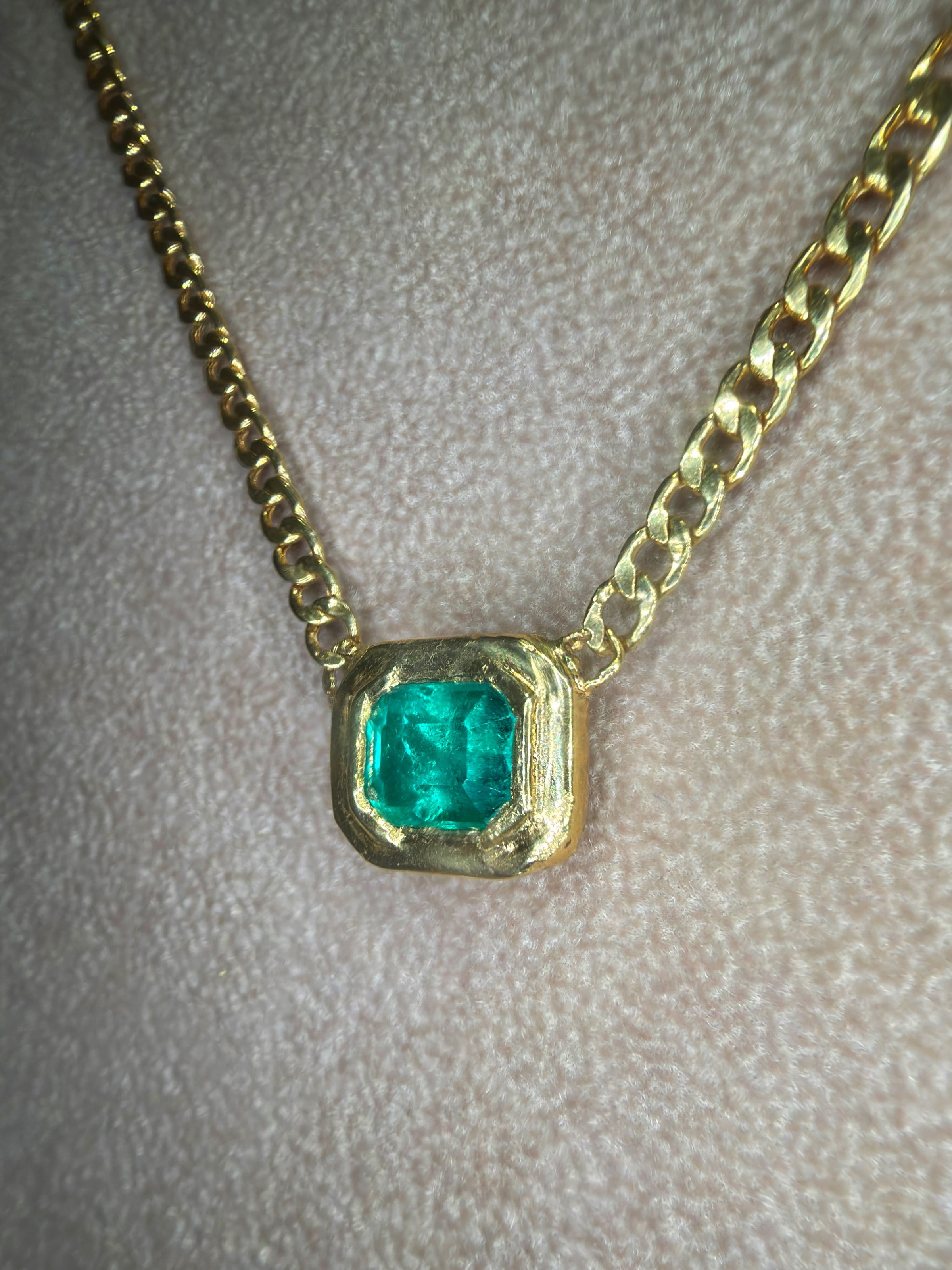 GIA Certified 2.9 Cts Colombian Emerald Half Bezel Set- Cuban Links Chain necklace & choker in 18 Ct Gold
