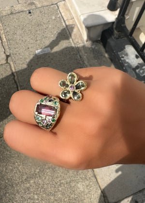 Gaia Sapphires Flower in 18K Gold One of a kind
