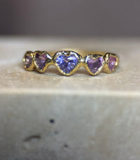 Pink Purple Sapphire Hearts Skinny Bubble Band 18 Ct Gold