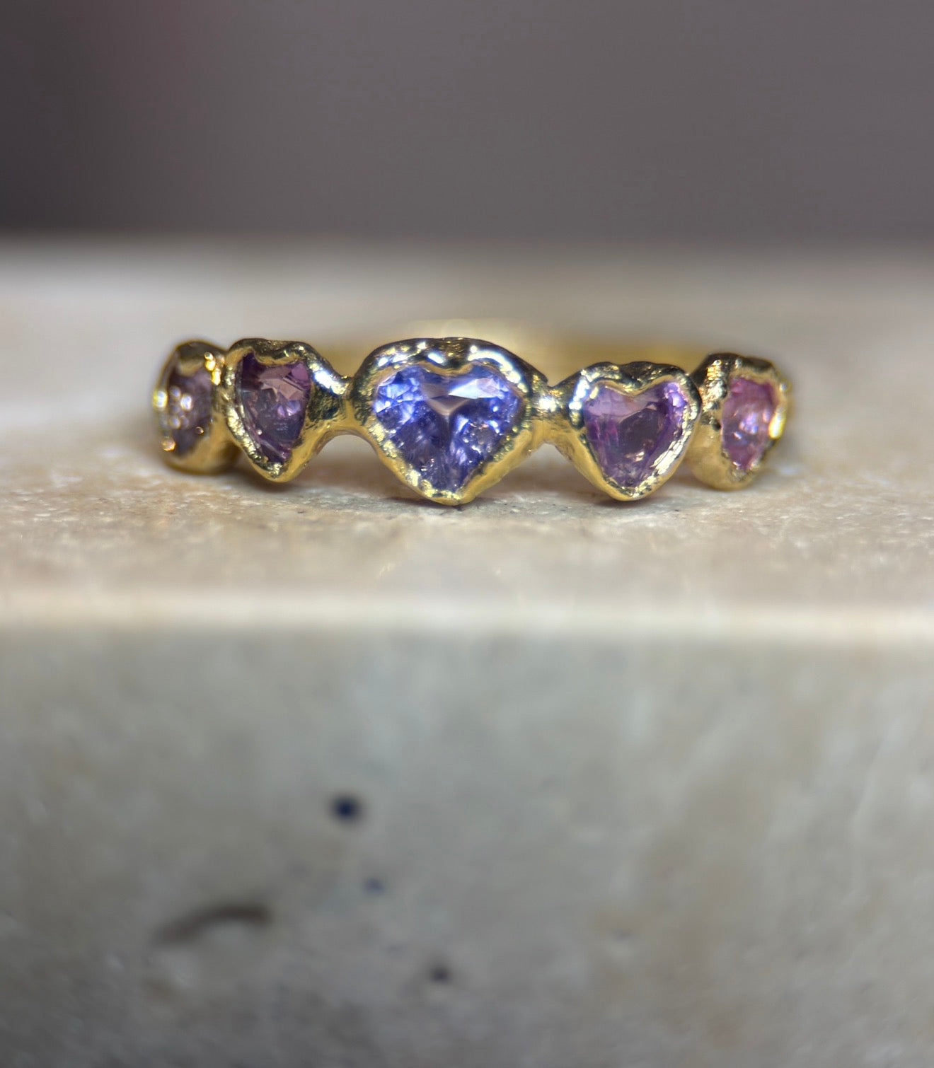 Pink Purple Sapphire Hearts Skinny Bubble Band 18 Ct Gold