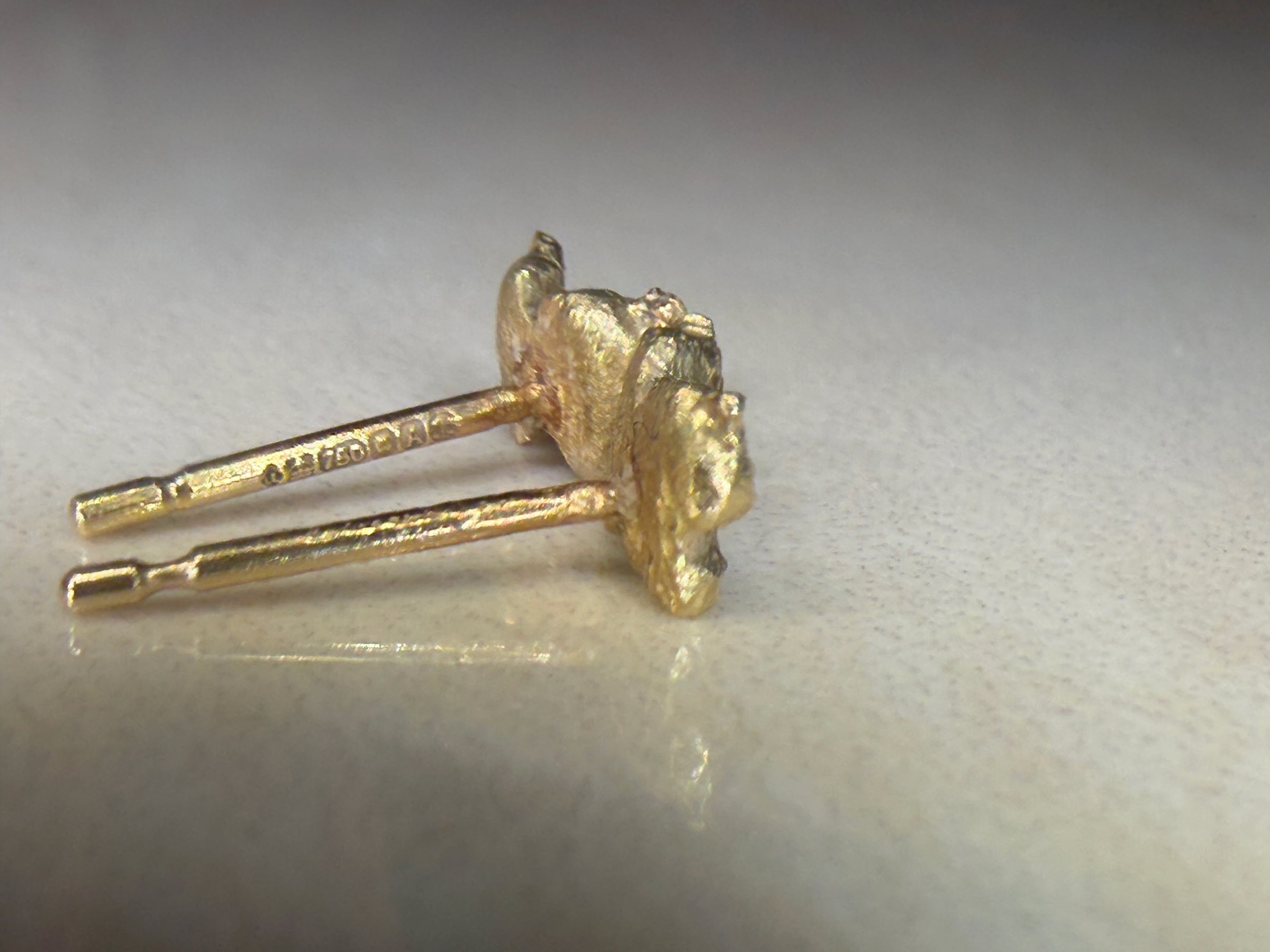 Microsculpted Colombian Emerald and Ruby Mini Studs in 18 Ct Yellow Gold (Pair)