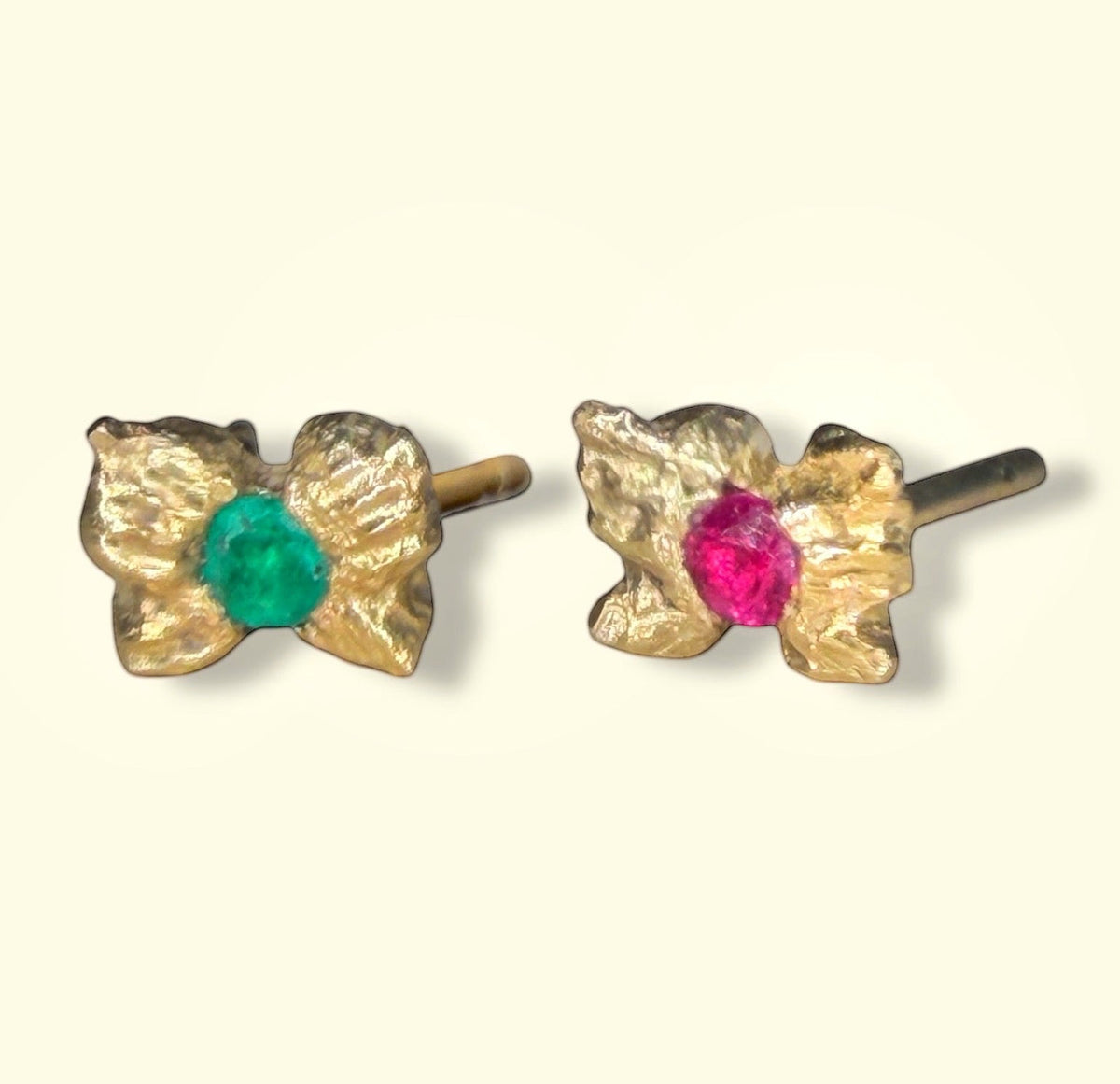 Microsculpted Colombian Emerald and Ruby Mini Studs in 18 Ct Yellow Gold (Pair)