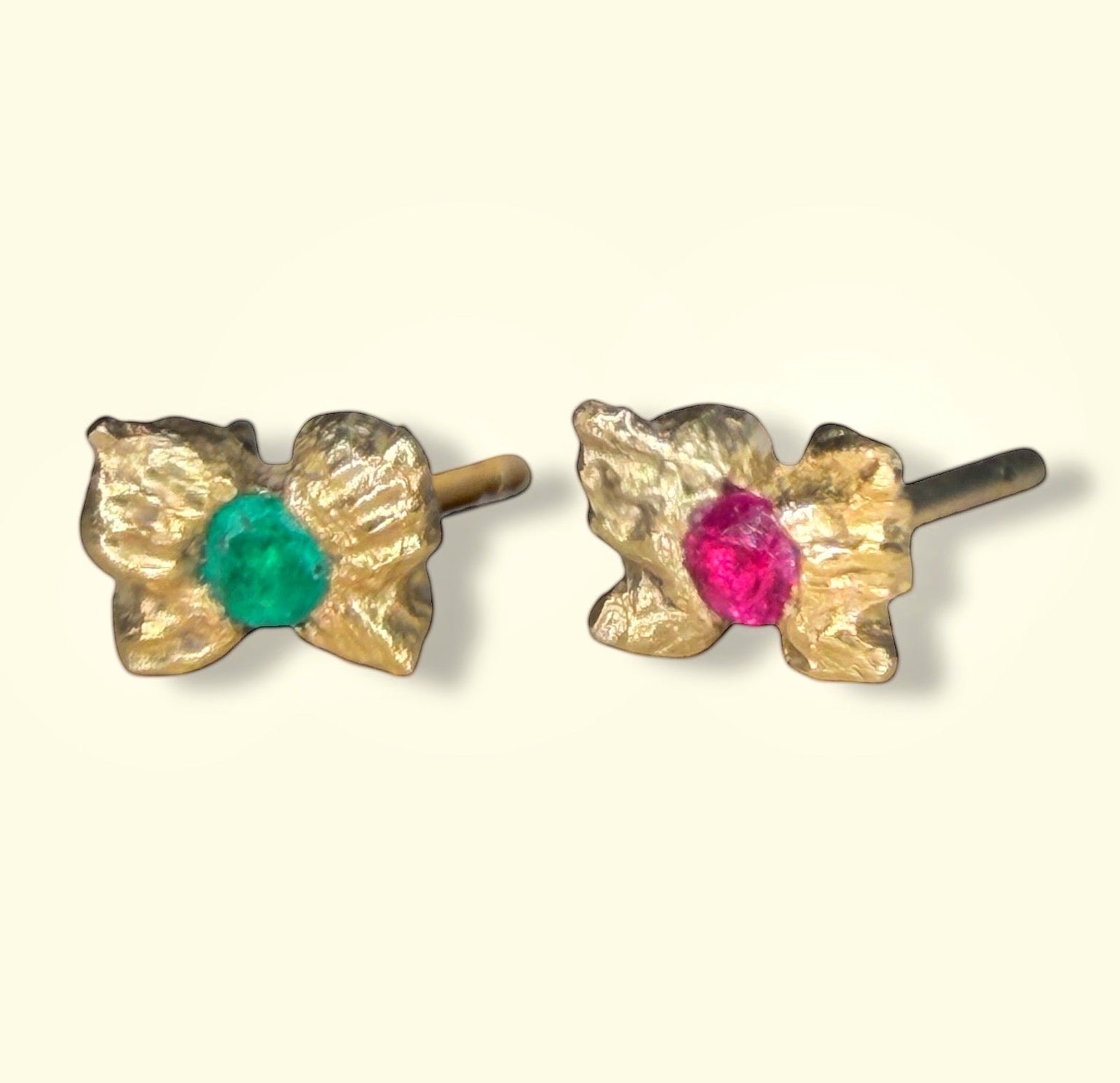Microsculpted Colombian Emerald and Ruby Mini Studs in 18 Ct Yellow Gold (Pair)