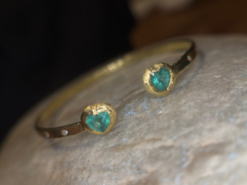 1.35 Cts Emerald Hearts Toi & Moi Love Bracelet Bangle 18 Ct Gold