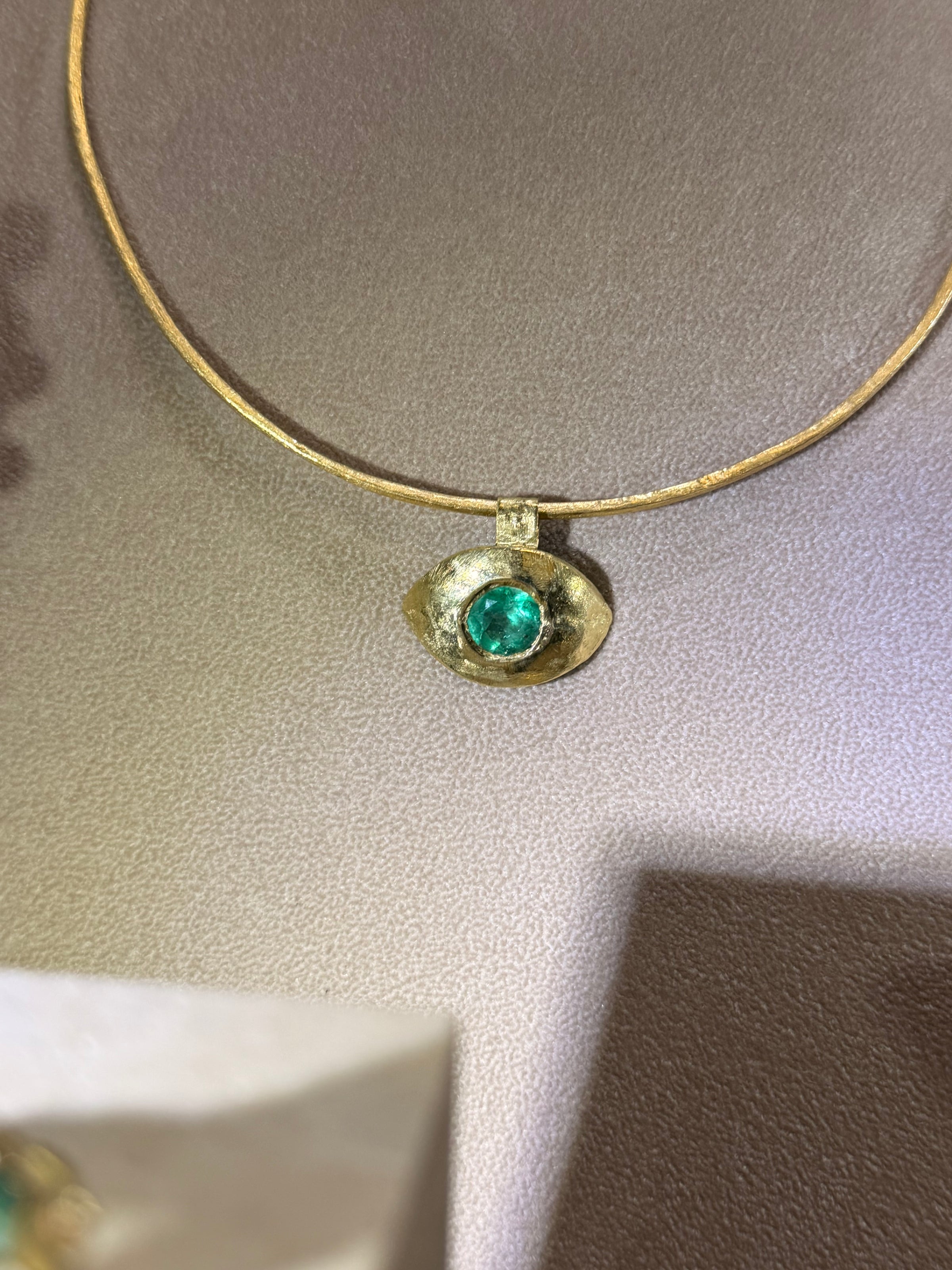 “Esmeralda Eye” Certified 2 Ct Emerald Round Large Evil Eye Wire Torque Collar Necklace 18 Ct Gold