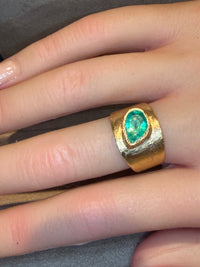Muzo Colombian Emerald 1.6 Ct Certified Cigar Ring