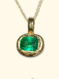 2.24 Cts Emerald Cushion Cut 18 Ct Gold (Unisex)