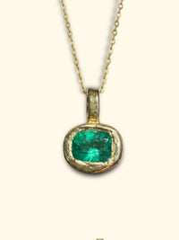 2.24 Cts Emerald Cushion Cut 18 Ct Gold (Unisex)